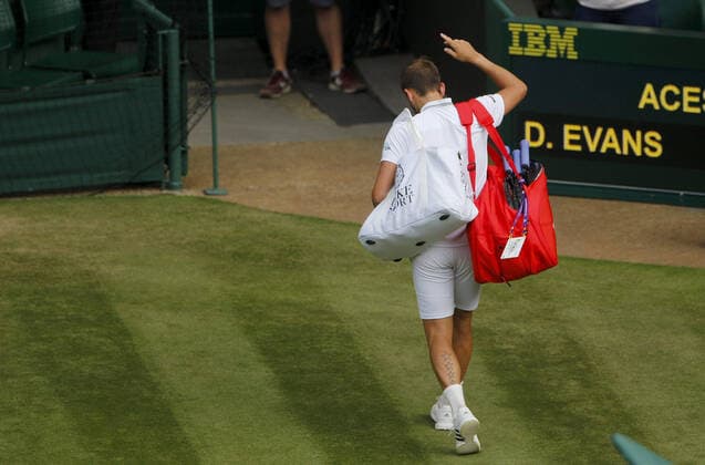 Mandatory Credit: Photo by Shutterstock (12193047cj) Dan Evans of GBR waves goodbye to the crowd Wimbledon Tennis Championships, Day 5, The All England Lawn Tennis and Croquet Club, London, UK - 02 Jul 2021 Wimbledon Tennis Championships, Day 5, The All England Lawn Tennis and Croquet Club, London, UK - 02 Jul 2021  Copyright: xShutterstockx 12193047cj