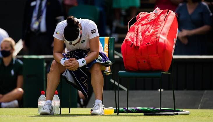 Mandatory Credit: Photo by Rob Prange Shutterstock (12193043cr) Ons Jabeur of Tunisia after winning her third-round match at the 2021 Wimbledon Championships Grand Slam tennis tournament Wimbledon Tennis Championships, Day 5, The All England Lawn Tennis and Croquet Club, London, UK - 02 Jul 2021 Wimbledon Tennis Championships, Day 5, The All England Lawn Tennis and Croquet Club, London, UK - 02 Jul 2021  Copyright: xRobxPrange Shutterstockx 12193043cr