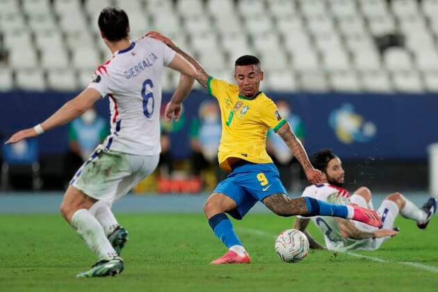 Brazil s Gabriel Jesus in action against Chile s Francisco Sierralta, during a match for the quarterfinals of the Copa America at the Nilton Santos Olympic Stadium in Rio de Janeiro, Brazil, 02 July 2021. Brazil - Chile !ACHTUNG: NUR REDAKTIONELLE NUTZUNG!  Copyright: xAndrexCoelhox AME9912 20210703-f3a6d32241ef2590a139b9d03f5b32a181a4fc30