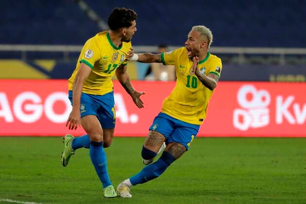 Bilder des Jahres 2021, Sport 07. Juli Sport Themen der Woche KW26 Sport Bilder des Tages Brazil s Lucas Paqueta (L) celebrates with his teammate Neymar Jr after scoring against Chile, during a match for the quarterfinals of the Copa America at the Nilton Santos Olympic Stadium in Rio de Janeiro, Brazil, 02 July 2021. Brazil - Chile !ACHTUNG: NUR REDAKTIONELLE NUTZUNG!  Copyright: xANTONIOxLACERDAx AMDEP6004 20210703-06eb112744113051f9c8dbb6e3ce5cfd6ae2d769