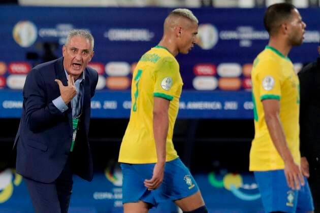 Tite (L) coach of Brazil reacts today, during a match for the quarterfinals of the Copa America at the Nilton Santos Olympic Stadium in Rio de Janeiro, Brazil, 02 July 2021. Brazil - Chile !ACHTUNG: NUR REDAKTIONELLE NUTZUNG!  Copyright: xAndrexCoelhox AME9926 20210703-c9309db11488595d7da19dbf1080229dca0e6d66