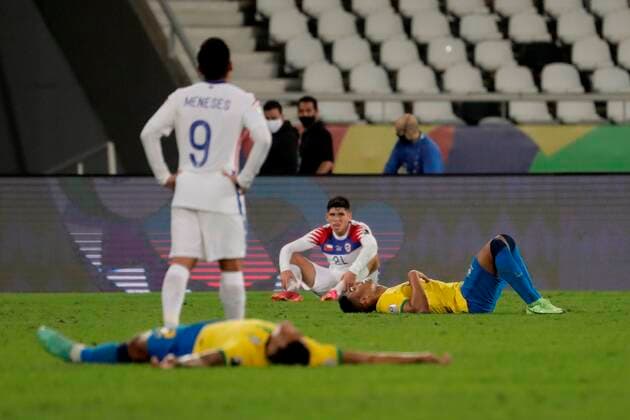 Brazil s and Chile s players rest after the end of a match for the quarterfinals of the Copa America at the Nilton Santos Olympic Stadium in Rio de Janeiro, Brazil, 02 July 2021. Brazil - Chile !ACHTUNG: NUR REDAKTIONELLE NUTZUNG!  Copyright: xANTONIOxLACERDAx AMDEP6034 20210703-9ee3c0cd21347ebd4dbfd116a5c5f58b106208af