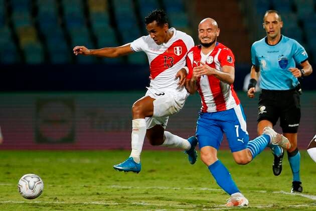 Renato Tapia of Peru in action againts Carlos Gonzalez of Paraguay, during a match for the quarter-finals of the Copa America at the Pedro Ludovico Teixeira Olympic Stadium in Goiania, Brazil, 02 July 2021. Peru - Paraguay !ACHTUNG: NUR REDAKTIONELLE NUTZUNG!  Copyright: xAlbertoxValdesx AME9818 20210703-4849df1a77b396aaee679af7f5f33c5b17f091c7
