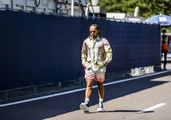 SPIELBERG Lewis Hamilton Mercedes arriving at the track ahead of the third free practice session for the Formula 1 Austrian Grand Prix The Grand Prix takes place at the Red Bull Ring race track in the state of Styria REMKO DE WAAL W xVIxANPxSportx xxANPxIVx 433351215
