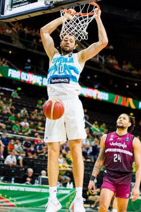 KOWNO, ZALGIRIO ARENA 03.07.2021 KWALIFIKACJE OLIMPIJSKIE TOKYO 2020 FIBA OLYMPIC QUALIFYING TOURNAMENT 2020 POLFINAL SEMIFINAL SLOWENIA - WENEZUELA SLOVENIA - VENEZUELA NZ MIKE TOBEY (10), MICHAEL CARRERA (24) Pawel Pietranik NEWSPIX.pl --- Newspix.pl  PIETRANIK030721_009