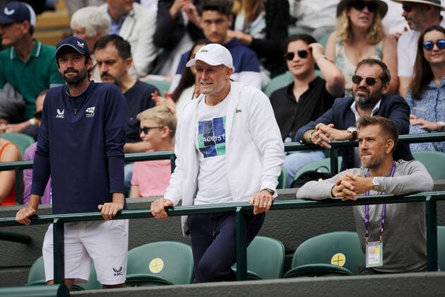 Mandatory Credit: Photo by Shutterstock (12194410m) Nigel Sears, father of Kim Sears (Murray), coaches Emma Raducanu of GBR Wimbledon Tennis Championships, Day 6, The All England Lawn Tennis and Croquet Club, London, UK - 03 Jul 2021 Wimbledon Tennis Championships, Day 6, The All England Lawn Tennis and Croquet Club, London, UK - 03 Jul 2021 Copyright: xShutterstockx 12194410m