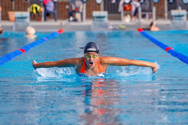 Bilder des Jahres 2021, Sport 07. Juli Sport Themen der Woche KW26 Sport Bilder des Tages Trainingslager Schwimmen für Dania Nour Deutschland, Berlin am 03.07.2021: Die Palästinenserin Dania Nour (17) ist eine Olympiateilnehmerin in Tokio 2021 in 50 Meter Freiwasserschwimmen. Für einem Monat trainiert sie bei dem Verein Spandau04 im Forumbad am Olympia Park. ist eine Olympiateilnehmerin in Tokio 2021 in 50 Meter Freiwasserschwimmen. Für einem Monat trainiert sie bei dem Verein Spandau04 im Forumbad am Olympia Park. *** Training camp swimming for Dania Nour Germany, Berlin on 03 07 2021 The Palestinian Dania Nour 17 is an Olympic participant in Tokyo 2021 in 50 meters open water swimming For one month she trains with the club Spandau04 in the Forumbad am Olympia Park is an Olympic participant in Tokyo 2021 in 50 meters open water swimming For one month she trains with the club Spandau04 in the Forumbad am Olympia Park