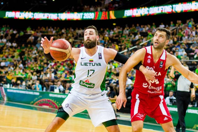 KOWNO, ZALGIRIO ARENA 03.07.2021 KWALIFIKACJE OLIMPIJSKIE TOKYO 2020 FIBA OLYMPIC QUALIFYING TOURNAMENT 2020 POLFINAL SEMIFINAL LITWA - POLSKA LITHUANIA - POLAND NZ JONAS VALANCIUNAS (17), ADAM HRYCANIUK (34) Pawel Pietranik NEWSPIX.pl --- Newspix.pl  PIETRANIK030721_089