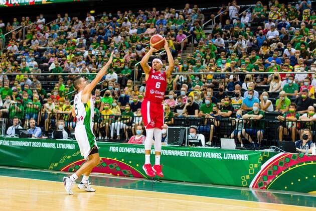KOWNO, ZALGIRIO ARENA 03.07.2021 KWALIFIKACJE OLIMPIJSKIE TOKYO 2020 FIBA OLYMPIC QUALIFYING TOURNAMENT 2020 POLFINAL SEMIFINAL LITWA - POLSKA LITHUANIA - POLAND NZ MANTAS KALNIETIS (5), A.J. SLAUGHTER (6) Pawel Pietranik NEWSPIX.pl --- Newspix.pl  PIETRANIK030721_090
