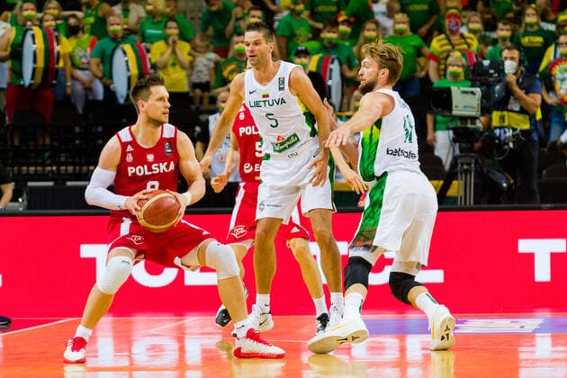 KOWNO, ZALGIRIO ARENA 03.07.2021 KWALIFIKACJE OLIMPIJSKIE TOKYO 2020 FIBA OLYMPIC QUALIFYING TOURNAMENT 2020 POLFINAL SEMIFINAL LITWA - POLSKA LITHUANIA - POLAND NZ MATEUSZ PONITKA (9), MANTAS KALNIETIS (5), DOMANTAS SABONIS (11) Pawel Pietranik NEWSPIX.pl --- Newspix.pl  PIETRANIK030721_108