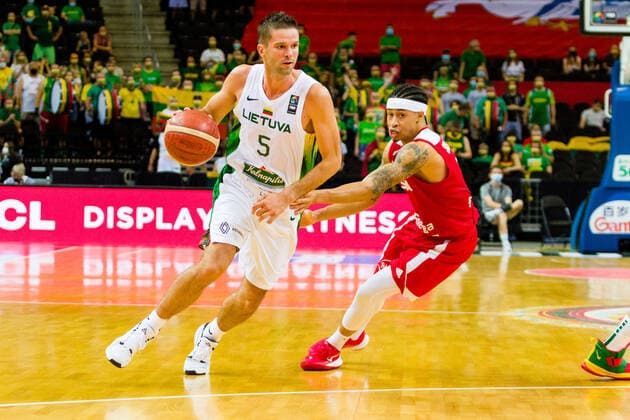 KOWNO, ZALGIRIO ARENA 03.07.2021 KWALIFIKACJE OLIMPIJSKIE TOKYO 2020 FIBA OLYMPIC QUALIFYING TOURNAMENT 2020 POLFINAL SEMIFINAL LITWA - POLSKA LITHUANIA - POLAND NZ MANTAS KALNIETIS (5), A.J. SLAUGHTER (6) Pawel Pietranik NEWSPIX.pl --- Newspix.pl  PIETRANIK030721_109