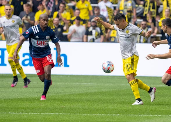 COLUMBUS, OH - JULY 03: Lucas Zelarrayan 10 of Columbus Crew controls the ball during the game between the Columbus Crew and the New England Revolution at Lower.com Field in Columbus, Ohio on July 3, 2021. (Photo by Jason Mowry Icon Sportswire) SOCCER: JUL 03 MLS, Fussball Herren, USA - New England Revolution at Columbus Crew Icon2107030008