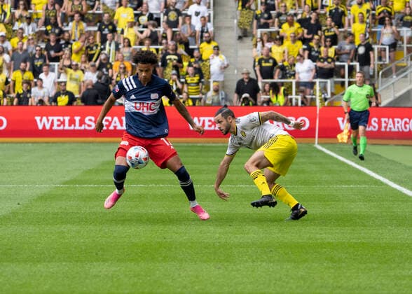 COLUMBUS, OH - JULY 03: Tajon Buchanan 17 of New England Revolution controls the ball during the game between the Columbus Crew and the New England Revolution at Lower.com Field in Columbus, Ohio on July 3, 2021. (Photo by Jason Mowry Icon Sportswire) SOCCER: JUL 03 MLS, Fussball Herren, USA - New England Revolution at Columbus Crew Icon2107030013
