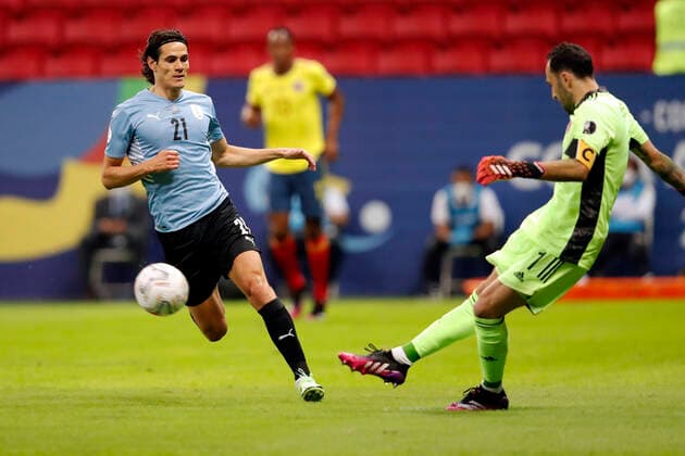 Uruguay x Colombia BRASÍLIA, DF - 03.07.2021: URUGUAY X COLOMBIA - Match between , Uruguay x Colombia valid quarterfinal match Copa America Brazil 2021 , held at Estádio Nacional Mané Garricha , on Saturday (3rd). In the photo, Player Cavani Uruguay x David Colombia (Photo: Francisco Stuckert Fotoarena) x2088488x  FranciscoxStuckert