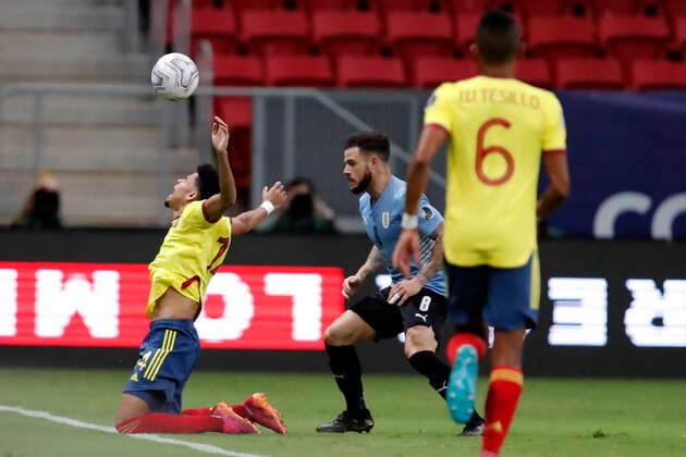 Uruguay x Colombia BRASÍLIA, DF - 03.07.2021: URUGUAY X COLOMBIA - Match between , Uruguay x Colombia valid quarterfinal match Copa America Brazil 2021 , held at Estádio Nacional Mané Garricha , on Saturday (3rd). In the photo, Player Nahitan Uruguay vs. Yairo Colombia (Photo: Francisco Stuckert Fotoarena) x2088496x  FranciscoxStuckert