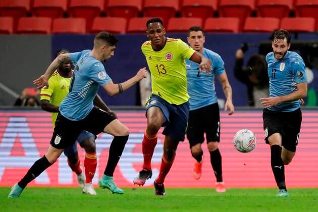Uruguay s Federico Valverde (L) in action against Colombia s Yerry Mina, during a match for the quarterfinals of the Copa America at the Mane Garrincha stadium in Brasilia, Brazil, 03 July 2021. Uruguay - Colombia !ACHTUNG: NUR REDAKTIONELLE NUTZUNG!  Copyright: xJoedsonxAlvesx AMDEP6104 20210703-df541cef98363966fabcf400c56d79dad9c24fff