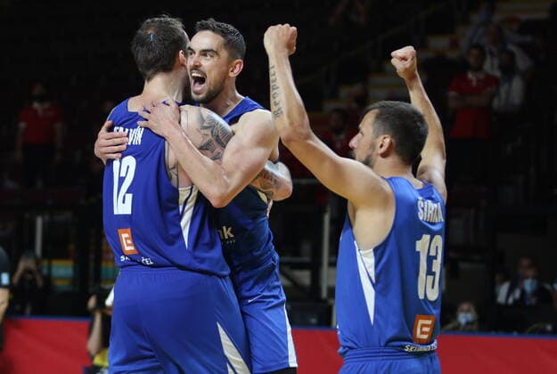 July 3, 2021, Victoria, BC, Canada: Czech Republic s Tomas Satoransky, centre, celebrates with teammates Ondrej Balvin, left, and Jakub Sirina during overtime of FIBA Men s Olympic Qualifying semifinal basketball action against Canada at Memorial Arena in Victoria, B.C., on Saturday, July 3, 2021. Tomas Satoransky, Ondrej Balvin,Jakub Sirina  - ZUMAc35_ 20210703_zaf_c35_025 Copyright: xChadxHipolitox