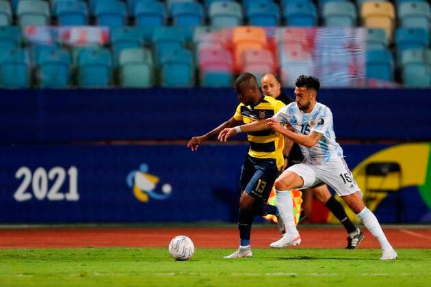 Argentina s Nicolas Gonzalez (R) in action against Ecuador s Enner Valencia, during a match for the quarterfinals of the Copa America at the Pedro Ludovico Teixeira Olympic Stadium in Goiania, Brazil, 03 July 2021. Argentina - Ecuador !ACHTUNG: NUR REDAKTIONELLE NUTZUNG!  Copyright: xFernandoxBizerrax AMDEP6160 20210704-cdbb79ad15df3aa724a2672cb1eb8581d3df1330