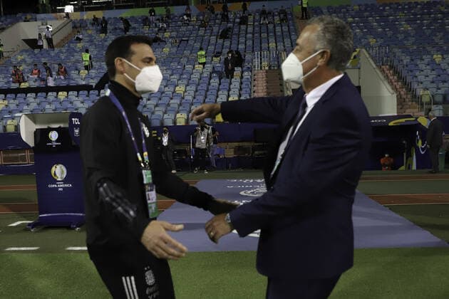 July 3, 2021, Goiania, Brazil: Coaches Lionel Scaloni, from Argentina and Gustavo Alfaro, from Ecuador, greet each other before soccer match between Argentina and Ecuador, valid for Quartas-Final of Copa America, at Pedro Ludovico Teixeira Olympic Stadium, in Goiania, on Saturday night (3). Copyright: xLecoxVianax