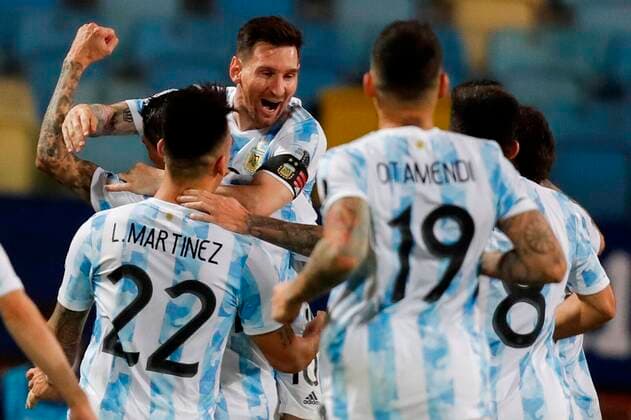 Sport Themen der Woche KW26 Sport Bilder des Tages Argentina s Lionel Messi (up) celebrates with his teammates after scoring against Ecuador, during a match for the quarterfinals of the Copa America at the Pedro Ludovico Teixeira Olympic Stadium in Goiania, Brazil, 03 July 2021. Argentina - Ecuador !ACHTUNG: NUR REDAKTIONELLE NUTZUNG!  Copyright: xFernandoxBizerrax AMDEP6223 20210704-a2df89df83a02d784113a831c38f41157cabf746