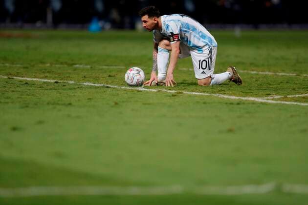 Argentina s Lionel Messi prepares to shoot a free kick to score his goal against Ecuador, during a match for the quarterfinals of the Copa America at the Pedro Ludovico Teixeira Olympic Stadium in Goiania, Brazil, 03 July 2021. Argentina - Ecuador !ACHTUNG: NUR REDAKTIONELLE NUTZUNG!  Copyright: xFernandoxBizerrax AMDEP6228 20210704-43610d732bc265fe1ffd0d6b63d3e59b1cca0c45