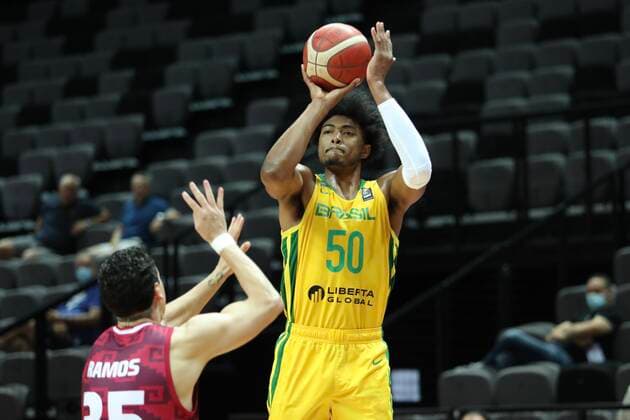 (210704) -- SPLIT, July 4, 2021 -- Bruno Caboclo (R) of Brazil shoots during the 2020 FIBA Olympic Qualifying Tournament semi-final match between Brazil and Mexico in Split, Croatia, July 3, 2021. ( Pixsell via Xinhua) (SP) CROATIA-SPLIT-FIBA OQT-SEMI-FINALS-BRAZIL VS MEXICO IvoxCagalj 