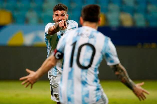 Rodrigo de Paul (L) of Argentina celebrates a goal with Lionel Messi today against Ecuador, during a match for the quarterfinals of the Copa America at the Pedro Ludovico Teixeira Olympic Stadium in Goiania, Brazil, 03 July 2021. Argentina - Ecuador !ACHTUNG: NUR REDAKTIONELLE NUTZUNG!  Copyright: xAlbertoxValdesx AME035 20210704-3eaaabeadee3473fb6078e991aa054baba68520b
