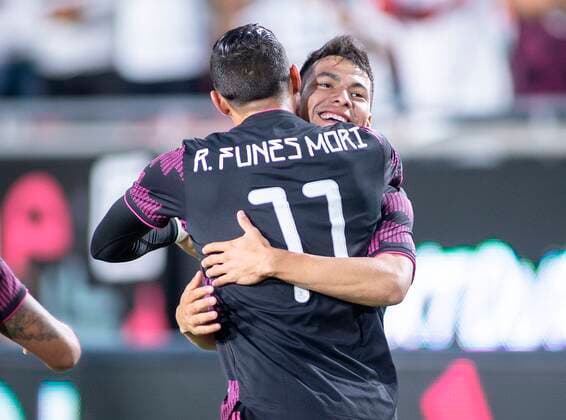 Rogelio Funes More 11 of the Mexican national team, Nationalteam is congratulated by Hirving Lozano 22 after scoring a goal during their game against the National Team of Nigeria in their MexTour game on Saturday, July 3, 2021 at the Los Angeles Memorial Coliseum in Los Angeles, California (EE.UU.). Mexico vs. Nigeria !ACHTUNG: NUR REDAKTIONELLE NUTZUNG!  Copyright: xARMANDOxARORIZOx AME132 20210704-6634d6170a372e613d6e0ed15be16ec10039ce8d
