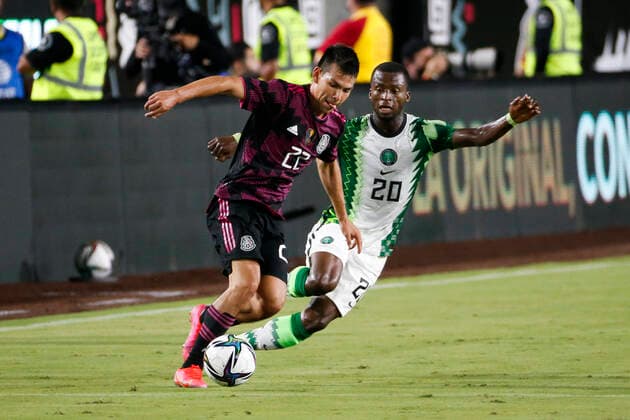 July 3, 2021, Los Angeles, California, USA: Mexico defender Hirving Lozano (22) and Nigeria defender Emmanuel Oluesi (20) vie for the ball during the first half of an International Friendly, Länderspiel, Nationalmannschaft soccer match between Nigeria and Mexico at the Los Angeles Memorial Coliseum in Los Angeles, Saturday, July. 3, 2021. Los Angeles USA - ZUMAc68_ 20210703_zaf_c68_009 Copyright: xRingoxChiux