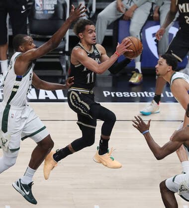 July 3, 2021, Atlanta, GA, USA: The Atlanta Hawks Trae Young goes to the basket against the Milwaukee Bucks during the first quarter in Game 6 of the Eastern Conference Finals on Saturday, July 3, 2021, at State Farm Arena in Atlanta. The Bucks advanced, 118-107. Atlanta USA - ZUMAm67_ 0124090257st Copyright: xCurtisxComptonx