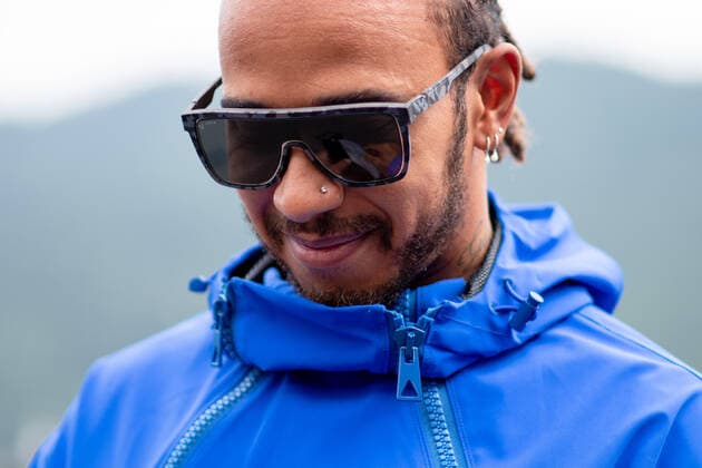 Lewis Hamilton Mercedes AMG Petronas F1 Team arrives at the track to show off his outfit, AUT, Formula 1 Austrian Grand Prix, Red Bull Ring Spielberg, Race 9, Season 2021, 04 07 2021 AUT, Formula 1 Austrian Grand Prix, Red Bull Ring Spielberg, Race 9, Season 2021, 04 07 2021 Spielberg Copyright: xEibnerxPressefoto MichaelxMemmlex EP_MMR