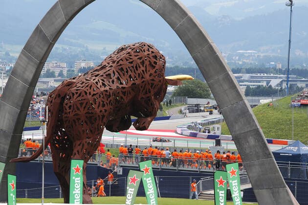 FORMULA 1 - GP of Austria 2021 SPIELBERG,AUSTRIA,04.JUL.21 - MOTORSPORTS, FORMULA 1 - Grand Prix of Austria, Red Bull Ring. Image shows the bull and fans.  GEPAxpictures xManfredxBinder