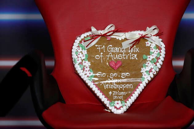 F1 Grand Prix of Austria Gingerbread heart for 33 Max Verstappen (NED, Red Bull Racing), F1 Grand Prix of Austria at Red Bull Ring on July 4, 2021 in Spielberg, Austria. (Photo by Sam Bloxham LAT Motorsport Images FIA Pool via HOCH ZWEI) Spielberg Austria Poolfoto HOCH ZWEI Pool Motorsport Images ,EDITORIAL USE ONLY