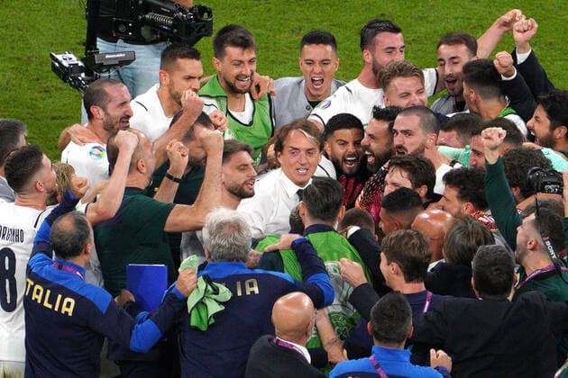 Euro 2020, Quarter Final, Belgium Belgio-Italy Italia 1-2, SQUADRA team group, Mannschaftsbild, Totale CELEBRATION, GIORGIO CHIELLINI, LORENZO INSIGNE, ROBERTO MANCINI, BRYAN CRISTANTE, FEDERICO CHIESA, RAFEL TOLOI, LEONARDO BONUCCI, ANDREA BELOTTI, CIRO IMMOBILE, GIACOMO RASPADORI EURO 2020 QUARTI DI FINALE BELGIO-ITALIA 1-2
