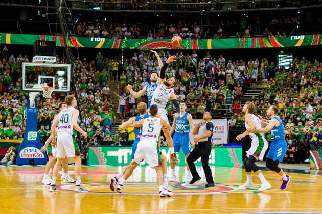 KOWNO, ZALGIRIO ARENA 04.07.2021 KWALIFIKACJE OLIMPIJSKIE TOKYO 2020 FIBA OLYMPIC QUALIFYING TOURNAMENT 2020 FINAL LITWA - SLOWENIA LITHUANIA - SLOVENIA NZ MIKE TOBEY (10), JONAS VALANCIUNAS (17) Pawel Pietranik NEWSPIX.pl --- Newspix.pl  PIETRANIK040721_013