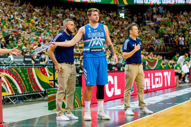 KOWNO, ZALGIRIO ARENA 04.07.2021 KWALIFIKACJE OLIMPIJSKIE TOKYO 2020 FIBA OLYMPIC QUALIFYING TOURNAMENT 2020 FINAL LITWA - SLOWENIA LITHUANIA - SLOVENIA NZ LUKA DONCIC (77), ALEKSANDER SEKULIC Pawel Pietranik NEWSPIX.pl --- Newspix.pl  PIETRANIK040721_022