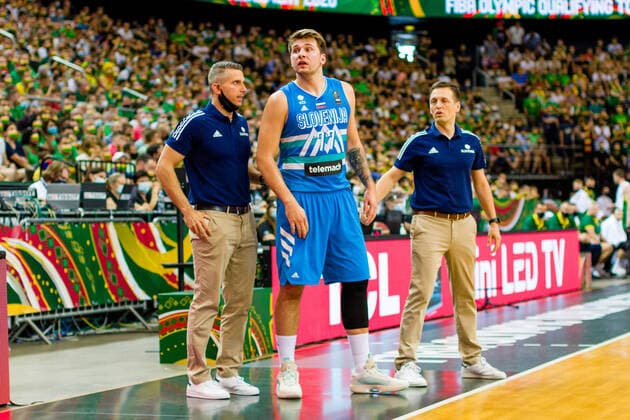 KOWNO, ZALGIRIO ARENA 04.07.2021 KWALIFIKACJE OLIMPIJSKIE TOKYO 2020 FIBA OLYMPIC QUALIFYING TOURNAMENT 2020 FINAL LITWA - SLOWENIA LITHUANIA - SLOVENIA NZ LUKA DONCIC (77), ALEKSANDER SEKULIC Pawel Pietranik NEWSPIX.pl --- Newspix.pl  PIETRANIK040721_023