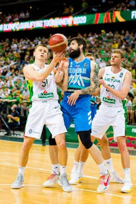 KOWNO, ZALGIRIO ARENA 04.07.2021 KWALIFIKACJE OLIMPIJSKIE TOKYO 2020 FIBA OLYMPIC QUALIFYING TOURNAMENT 2020 FINAL LITWA - SLOWENIA LITHUANIA - SLOVENIA NZ ARNAS BUTKEVICIUS (51), ZIGA DIMEC (27), EIMANTAS BENDZIUS (22) Pawel Pietranik NEWSPIX.pl --- Newspix.pl  PIETRANIK040721_029