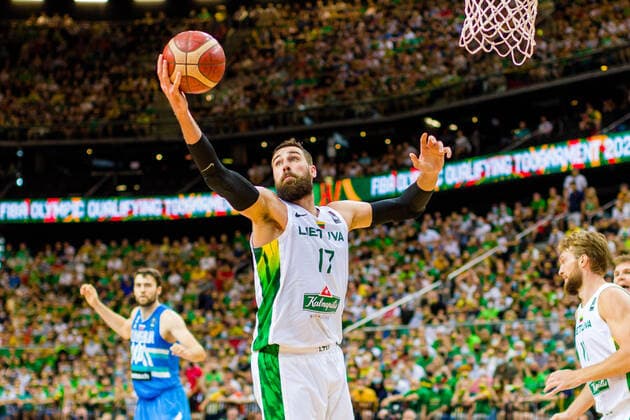 KOWNO, ZALGIRIO ARENA 04.07.2021 KWALIFIKACJE OLIMPIJSKIE TOKYO 2020 FIBA OLYMPIC QUALIFYING TOURNAMENT 2020 FINAL LITWA - SLOWENIA LITHUANIA - SLOVENIA NZ JONAS VALANCIUNAS (17) Pawel Pietranik NEWSPIX.pl --- Newspix.pl  PIETRANIK040721_040