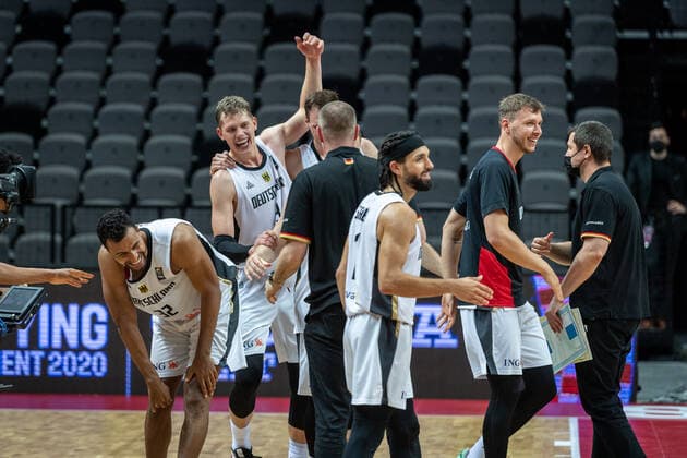Basketball Split 04 07 2021 Olympic Qualification FIBA Olympic Qualifying Tournament 2020 Final Germany GER Brazil BRA Cheers germany Johannes Thiemann Germany, No 32 Moritz Wagner Germany, No 13 Henrik Rödl Germany, national coach Rodl Roedl Joshiko Saibou Germany, No 01 Jan Niklas Wimberg Germany, No 06 Alan Ibrahimagic vlnr