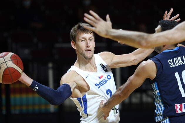 July 4, 2021, Victoria, BC, Canada: Czech Republic s Jan Vesely passes the ball against Greece during the first half of FIBA Men s Olympic Qualifying final basketball action at Memorial Arena in Victoria, B.C., on Sunday, July 4, 2021. Jan Vesely  - ZUMAc35_ 20210704_zaf_c35_026 Copyright: xChadxHipolitox