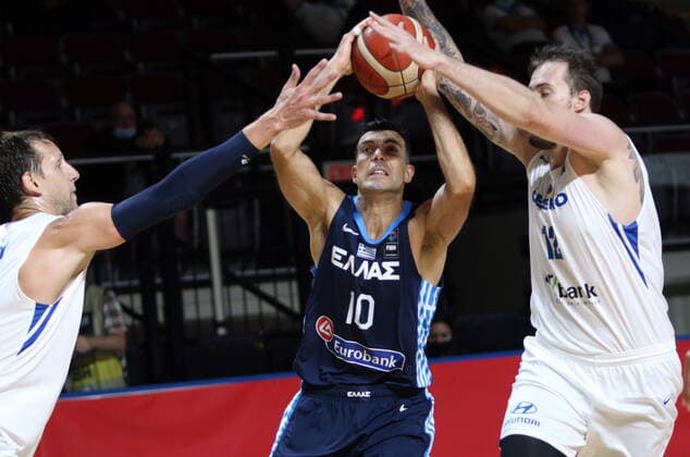 July 4, 2021, Victoria, BC, Canada: Czech Republic s Jan Vesely, left, and Ondrej Balvin defend against Greece s Kostas Sloukas during the second half of FIBA Men s Olympic Qualifying final basketball action at Memorial Arena in Victoria, B.C., on Sunday, July 4, 2021. Jan Vesely,Ondrej Balvin,Kostas Sloukas  - ZUMAc35_ 20210704_zaf_c35_040 Copyright: xChadxHipolitox