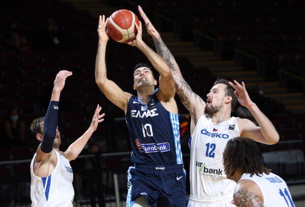 July 4, 2021, Victoria, BC, Canada: Czech Republic s Jan Vesely, left, and Ondrej Balvin defend against Greece s Kostas Sloukas during the second half of FIBA Men s Olympic Qualifying final basketball action at Memorial Arena in Victoria, B.C., on Sunday, July 4, 2021. Jan Vesely,Ondrej Balvin,Kostas Sloukas  - ZUMAc35_ 20210704_zaf_c35_046 Copyright: xChadxHipolitox
