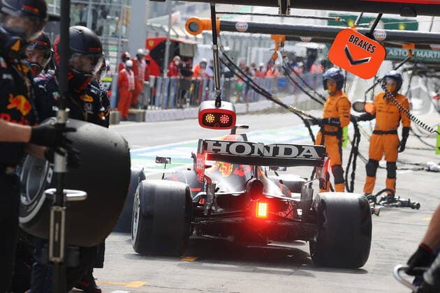 Formula 1 BWT Austrian Grand Prix 2021 04 07 2021, Red Bull Ring , Spielberg, Formula 1 BWT Austrian Grand Prix 2021 , pictured pit stop for Max Verstappen NEL 33 , Red Bull Racing Honda. nordphotoxGmbHx xBratic nph00250