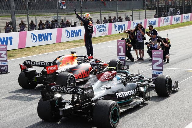 Formula 1 BWT Austrian Grand Prix 2021 04 07 2021, Red Bull Ring , Spielberg, Formula 1 BWT Austrian Grand Prix 2021 , in picture winner Max Verstappen NEL 33 , Red Bull Racing Honda, 2nd place for Valtteri Bottas FIN 77 , Mercedes AMG Petronas Formula One Team nordphotoxGmbHx xBratic nph00250