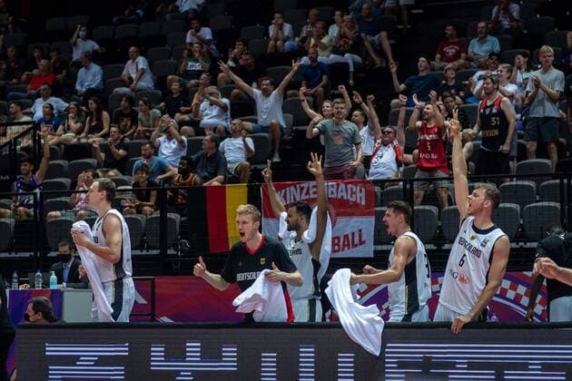 Basketball Split 04 07 2021 Olympic Qualification FIBA Olympic Qualifying Tournament 2020 Final Germany GER Brazil BRA Cheers Germany Johannes Voigtmann Germany, No 07 Nils Giffey Germany, No 05 Johannes Thiemann Germany, No 32 Lukas Wank Germany, No 19 Jan Niklas Wimberg Germany, No 06 vlnr