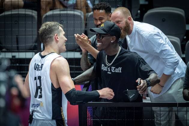 Basketball Split 04 07 2021 Olympic Qualifying FIBA Olympic Qualifying Tournament 2020 Final Germany GER Brazil BRA Germany wins the game and qualifies fÂ¸r Tokyo Jubel Deutschland Dennis SchrËÜder as a spectator in the arena beglÂ¸ckwÂ¸nscht the players Moritz Wagner Germany, No 13