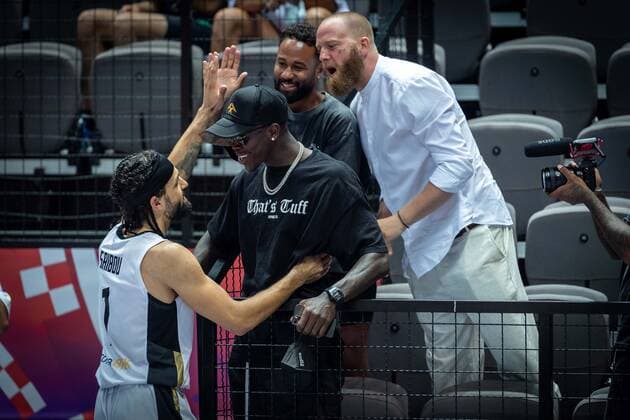 Basketball Split 04 07 2021 Olympic Qualifying FIBA Olympic Qualifying Tournament 2020 Final Germany GER Brazil BRA Germany wins the game and qualifies for Tokyo Jubel Deutschland Dennis SchrËÜder as a spectator in the arena beglÂ¸ckwÂ¸nscht the players Joshiko Saibou Germany, No 01