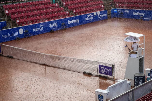 210705 Game interruption due to rain during Day 1 of the Nordea Open on 5 July 2021 in Bastad,  Copyright: MATHILDAxAHLBERG BB210705BB200