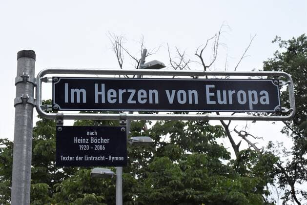 05 07 2021 Frankfurt am Main, Deutsche Bank Park Eintracht Frankfurt Im Herzen von Europa 1 Inauguration of the new address of Eintracht Frankfurts ProfiCamp and unveiling of the street sign Symbolic image Street sign in the heart of Europe including tribute to the lyricist of the anthem Heinz Böcher emspor, DFL regulations prohibit any use of photographs as image sequences and or quasi video